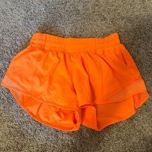 lululemon hotty hot short 2.5